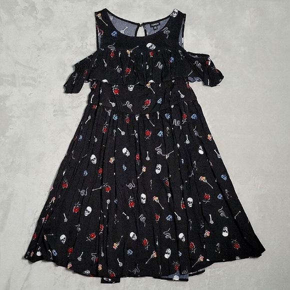 Torrid Spooky Skulls Snakes Whimsigoth Dress 00 M/L Cold Shoulder Ruffles - Picture 1 of 8